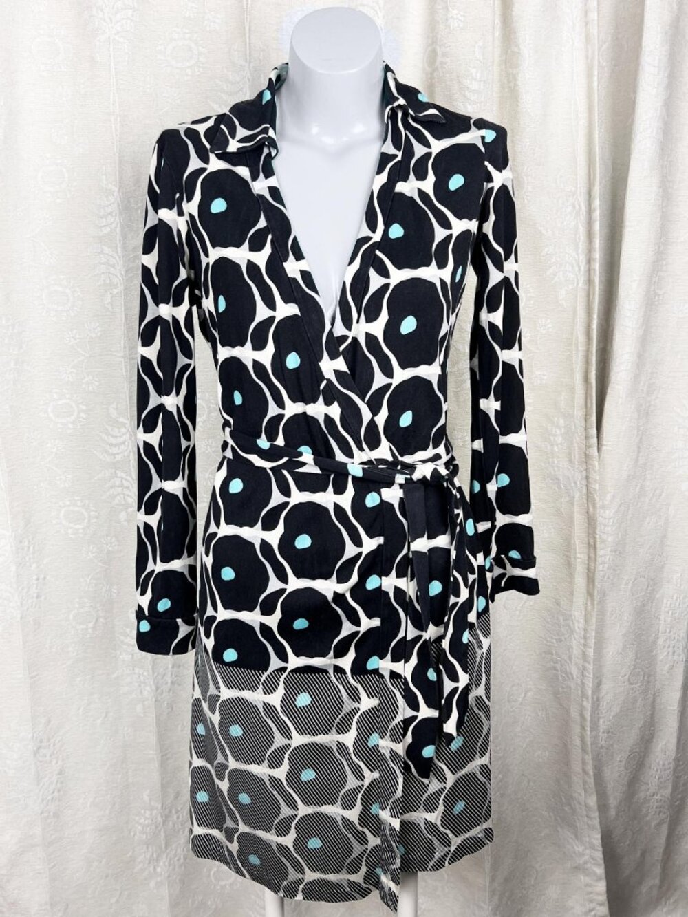 Diane von Furstenberg Jeanne silk jersey wrap dress black blue flower classic 10